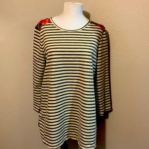 Cute long sleeve night out with the girls shirt. 🍾🥰